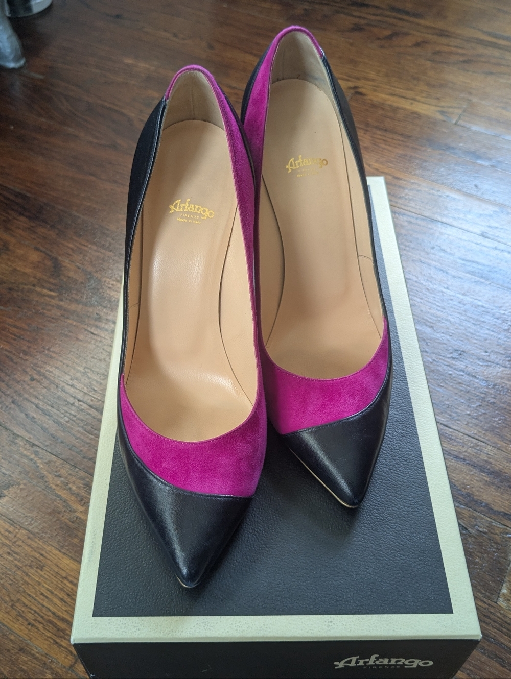 Two-Tone Italian Pointed Pumps in Fuchsia and Black